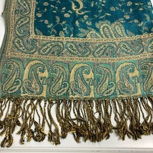 New Beautiful 24x 36 fringed scarf